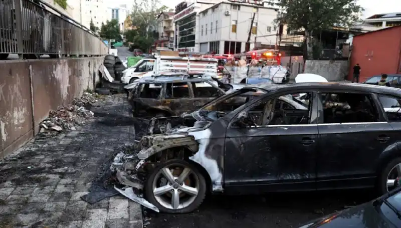 Sanayi Bölgesinde Bekleyen Araçlar Alev Alev Yandı: Büyük Hasar!