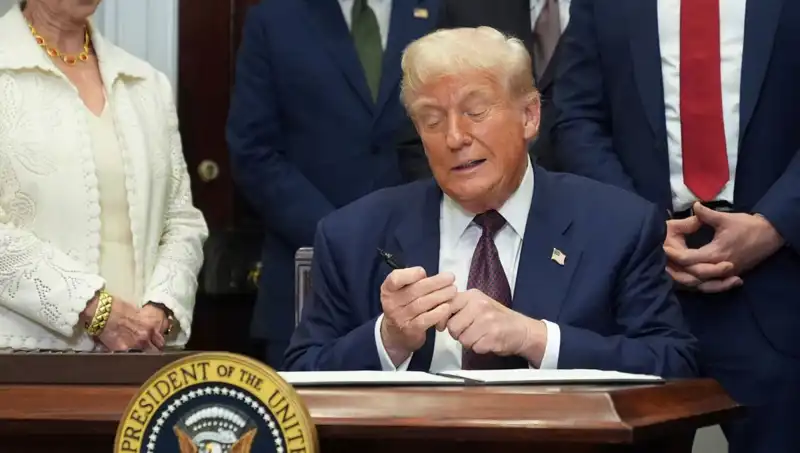 Trump, Beyaz Saray’da 200 Milyon Dolarlık Lüks Yenilemeyi Üstleniyor