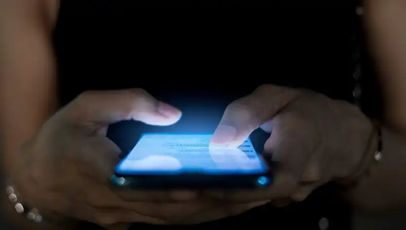 Narsisizmin İşareti Olarak Telefon Alışkanlıkları: Dikkat Çekici Araştırma Sonuçları