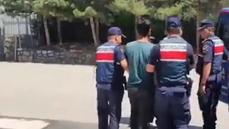 Türkiye Genelinde DAEŞ Operasyonları: 14 İlde 26 Gözaltı