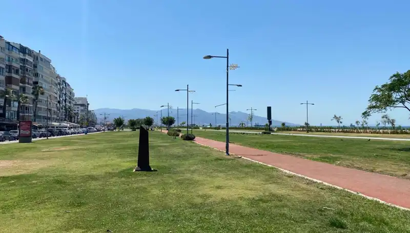 İzmir'de Sıcaklık Rekoru: Kordon'da Eşsiz Sessizlik Hüküm Sürdü
