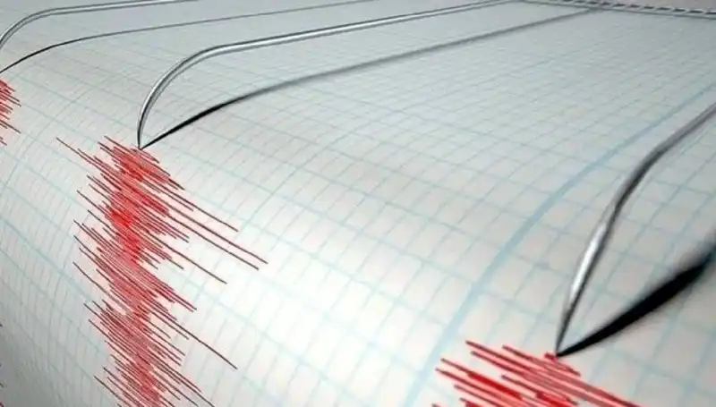 Ege Denizi'nde 3.5 Büyüklüğünde Deprem: Herkesin Gözleri Olay Yerinde