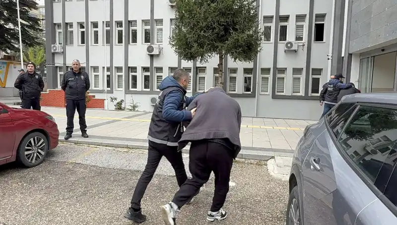 10 Bin Sentetik Ecza Hap Ele Geçirildi: 20 Şüpheli Gözaltında!