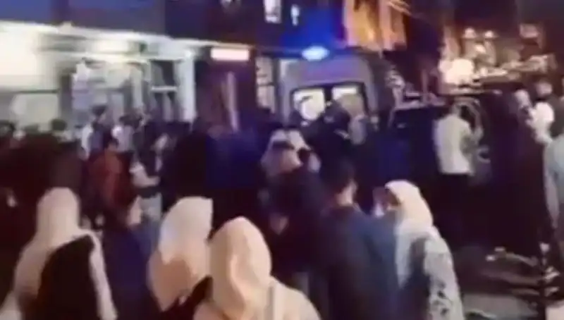 14 Yaşındaki Kader, Balkondan Düşerek Ağır Yaralandı: Olayın Ayrıntıları