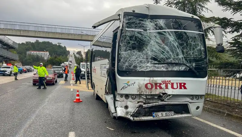 Uşak'ta Feci Kaza: İki İşçi Servisi Çarpıştı, Yaralı Sayısı Artıyor