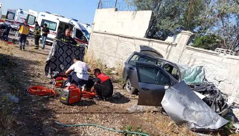Lastiği Patlayan Araç İnsanı Dehşete Düşürdü: 1 Ölü, 6 Yaralı