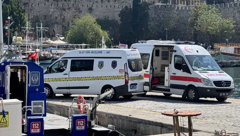 Antalya Plajında Gizemli Bir Olay: Denizde Erkek Cesedi Bulundu