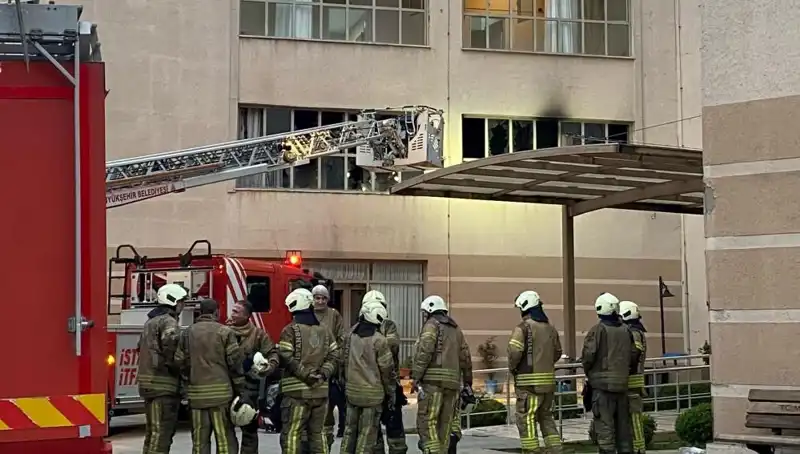 Maltepe'deki Huzurevinde Yangın: Zamanla Yarışan İtfaiyecilerin Mücadelesi