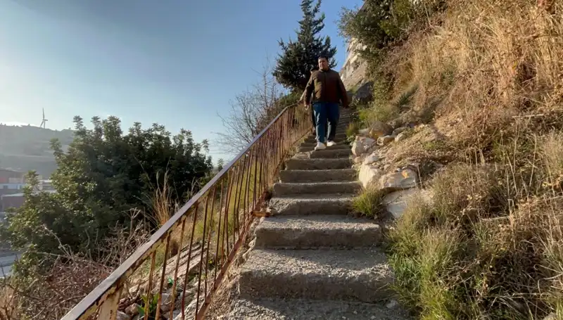 Uçurumun Kenarındaki Merdiven: 107 Basamakla Eve Dönüş Yolculuğu