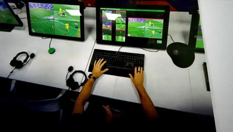 İtalya'da VAR Uygulaması Şimdi Ekranlara Yansıyacak, Futbol Heyecanı Artacak!