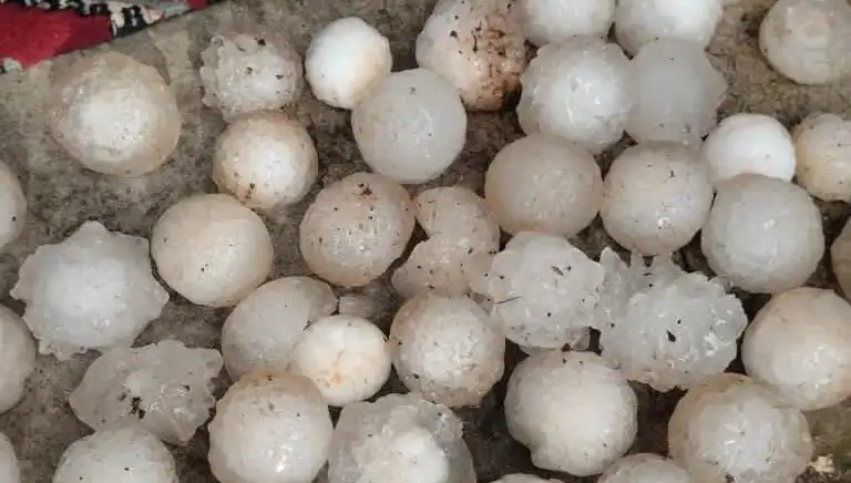 Şanlıurfa'da Hava Durumu Şaşırttı: Kar Topu Büyüklüğünde Dolu Yağdı