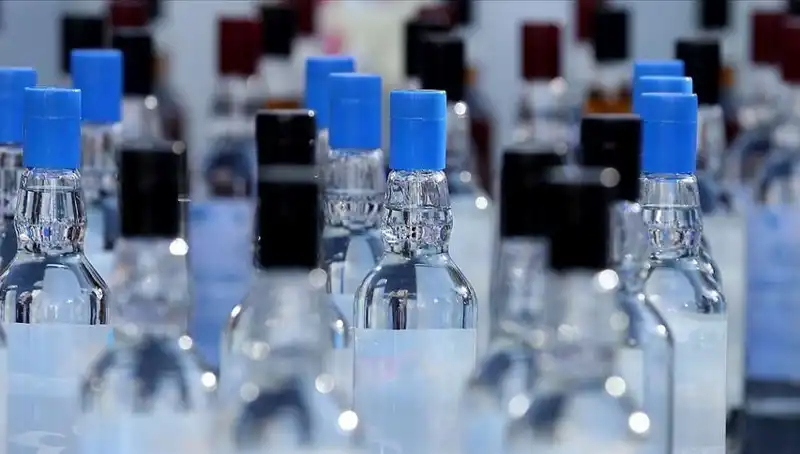 286 Litre Kaçak Alkol Operasyonu: İki Gözaltı ve Sağlık Tehlikesi