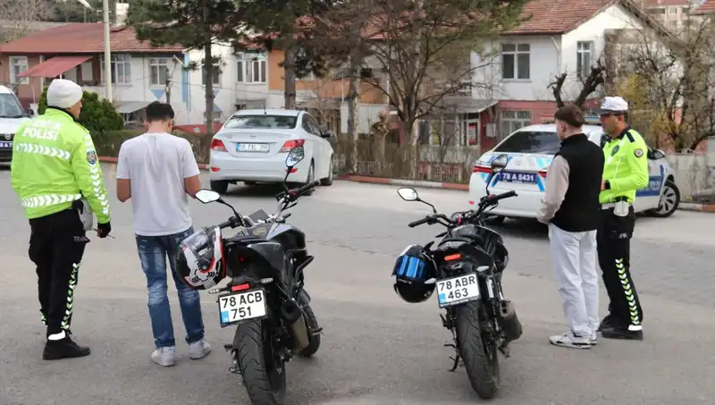 Trafikte Akrobatik Hareketlere Dikkat! 11 Bin Lira Ceza Geliyor