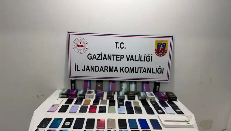 Gaziantep'te 2 Milyon TL Değerinde Kaçak Telefon Operasyonu Yapıldı