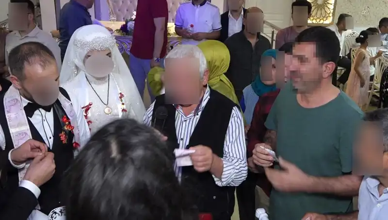Davetsiz Düğünde Pasta Yiyen Hırsız Takıları Çaldı, Kahkahalar ve Şok Bir Arada