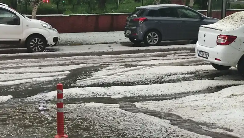 Ardahan'da Dolu Yağışı Şehri Beyaza Bürüdü, Doğa Savaşları Başlıyor