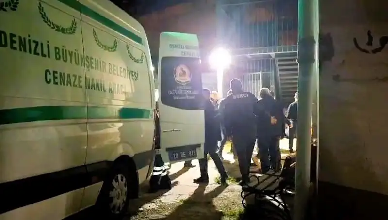 Besici, Yem Karma Makinesine Düşerek Hayatını Kaybetti: Korkunç Kaza Detayları