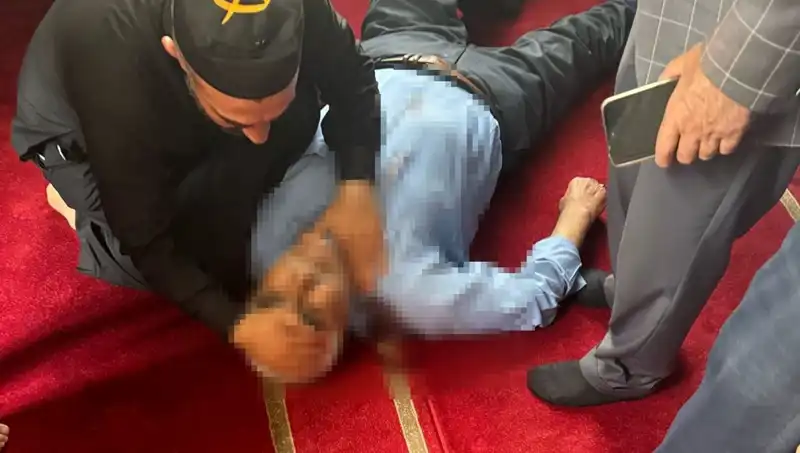 Camide Namaz Kılarken Bıçaklanan Adamın Dramı: Gözyaşlarıyla Dolu Anlar