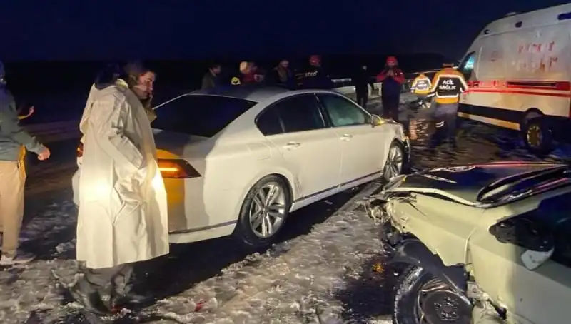 Aksaray'da Zincirleme Trafik Kazası: 15 Yaralı, Feci Anlar