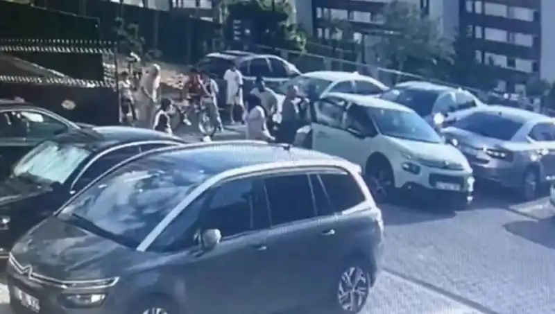 Eşinin Korkunç İntikamı: Yakınlarını Araba ile Ezdi