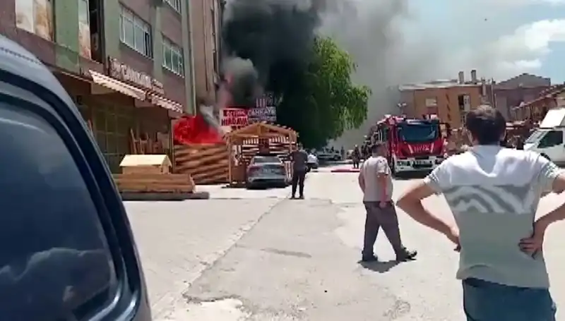 Ankara'da Yangın Paniği: İş Yerlerinde Büyüyen Alevler