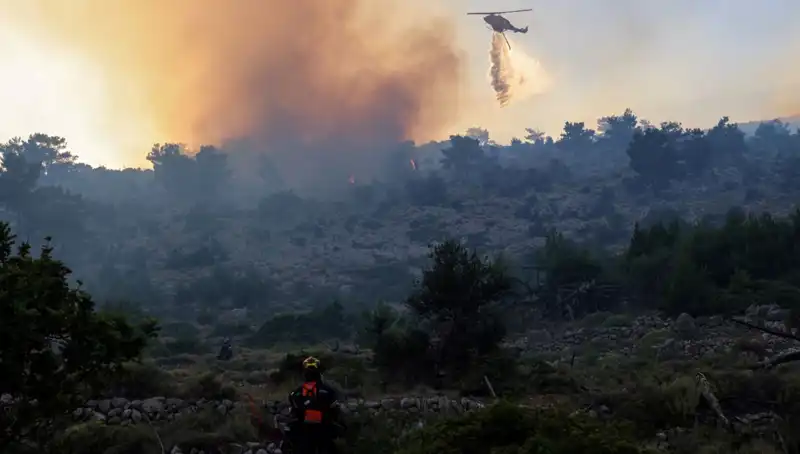 Eğriboz Adası’nda Korkutucu Orman Yangını: İki Köy Tahliye Edildi