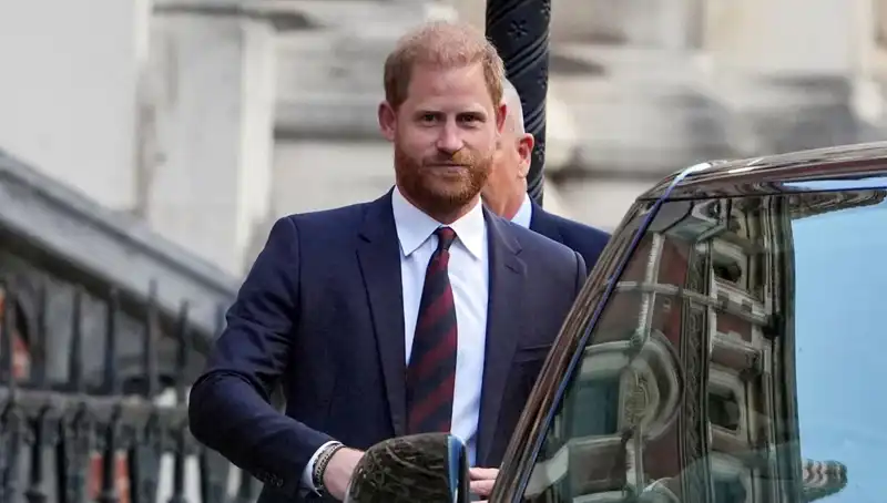 Prens Harry Aile İlişkilerini Düzeltmek İçin Geri Adım Atma Kararını Açıkladı