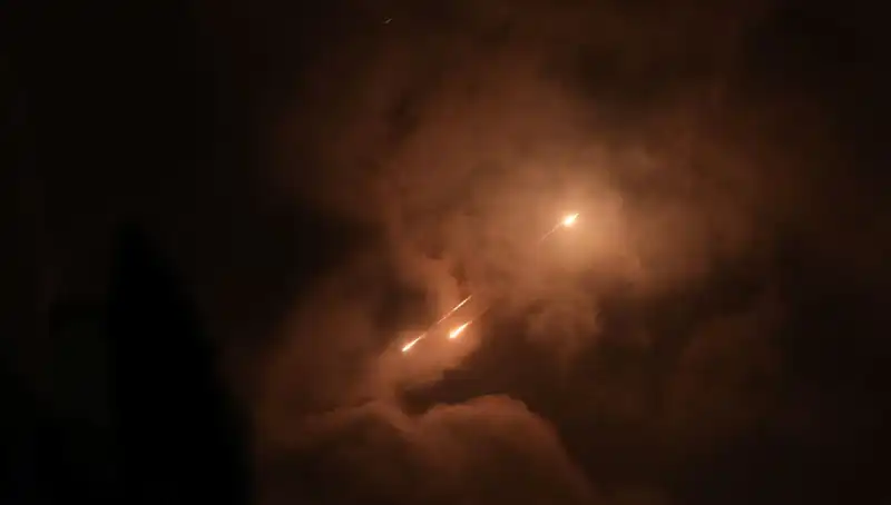 İran’ın Gece Saldırı Stratejisi: Neden Füzeler Geceleri Ateşleniyor?