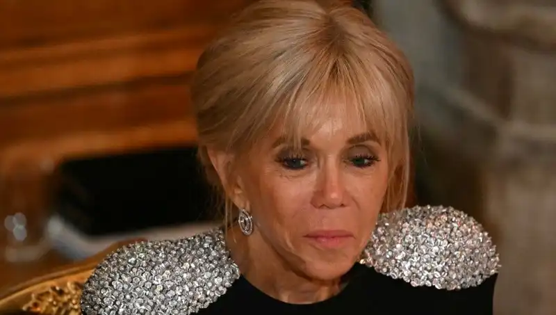 First Lady Davasında Şok Gelişme: "Erkek Olarak Doğdu" İfadesine Beraat Kararı