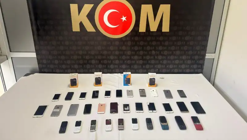 Gümrük Kaçağı 37 Cep Telefonu Operasyonla Ele Geçirildi!