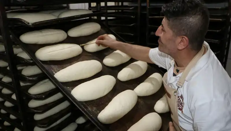 Yazın Kavurucu Sıcaklığında Fırın Üretimi: Zorlu Mesai Başladı!