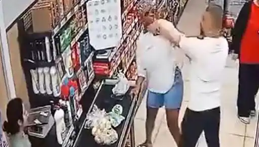 Markette Bomba Gibi Olay: Çocuğunun Önünde Kadına Saldırdı!