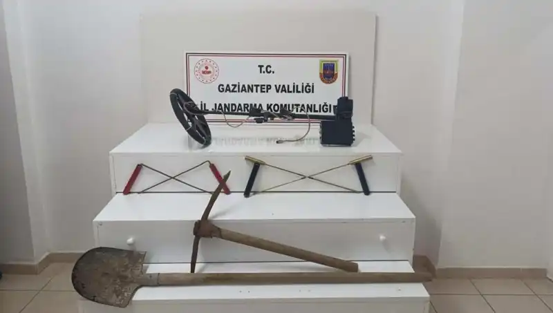 Kaçak Define Kazısı Yapan İki Kişi Suçüstü Yakalandı!