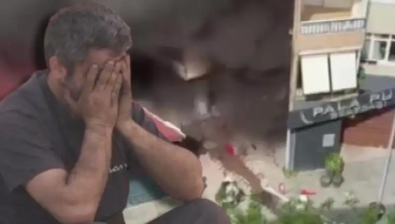 Ataşehir’deki Yangın, İş Yeri Sahibini Gözyaşlarına Boğdu