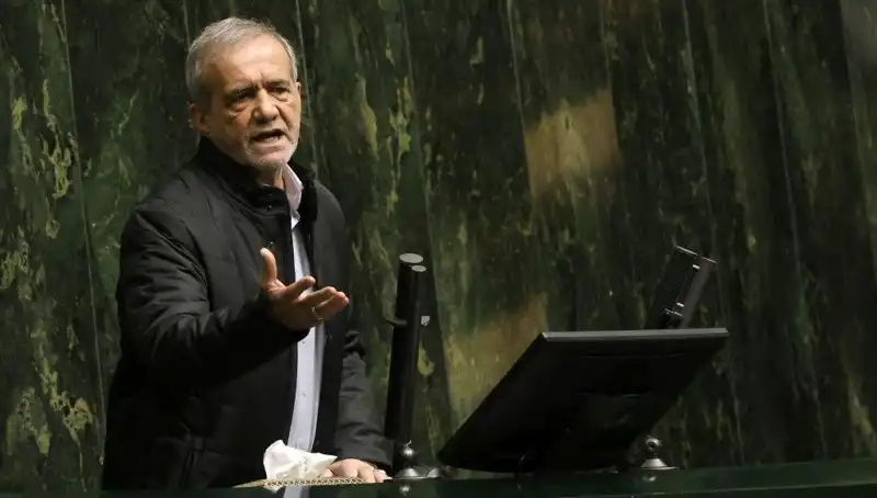 İran Cumhurbaşkanı Yardımcısı Lüks Seyahatiyle Tepkileri Üzerine Çekti