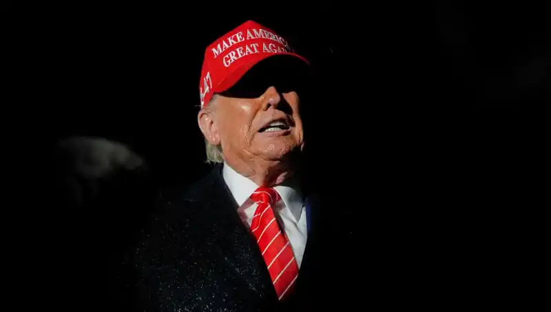 Yüksek Mahkeme’den Trump’a Sürpriz Yetki: Göçmenlerin Yasal Statüsünü İptal Etme Hakkı mı?