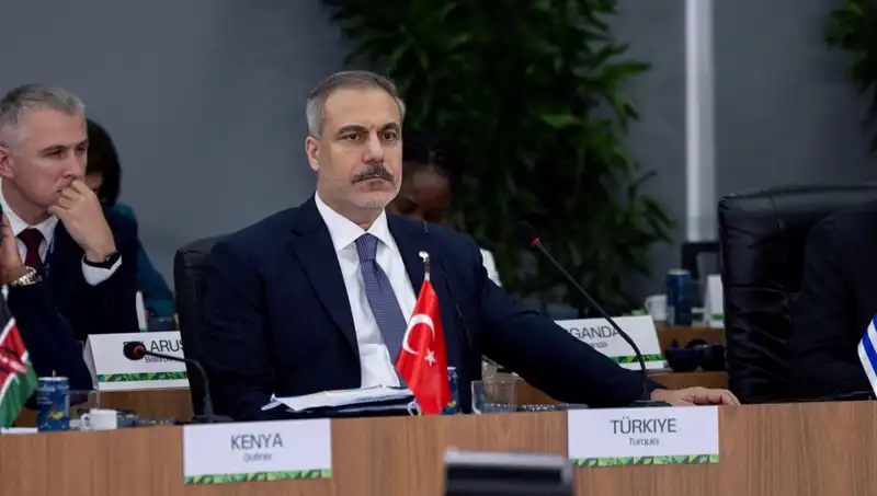 BRICS Zirvesi'nde Bakan Fidan'dan Yapay Zeka Uyarısı: Tedbir Almak Zorundayız