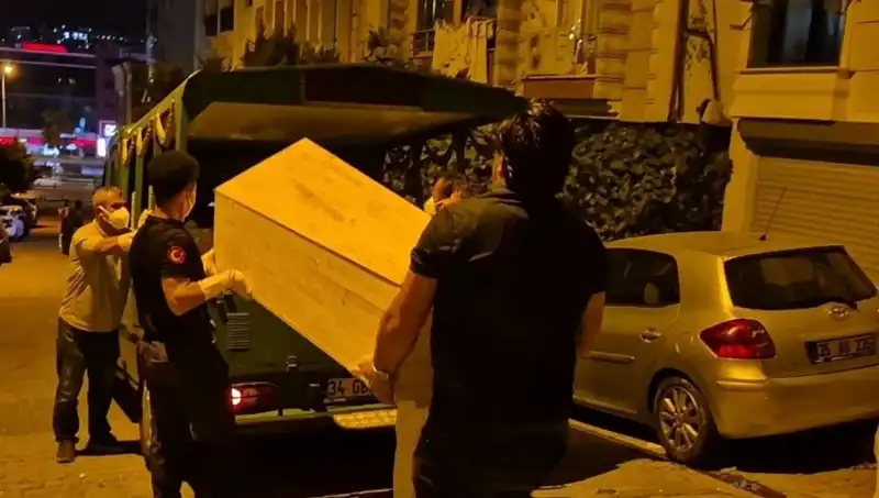 Esenyurt'ta Gizemli Ölüm: Bir Kadının Cansız Bedeni Bulundu