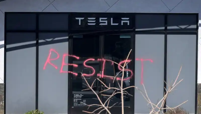 FBI, Tesla Saldırılarını Önlemek İçin Özel Görev Gücü Kurdu
