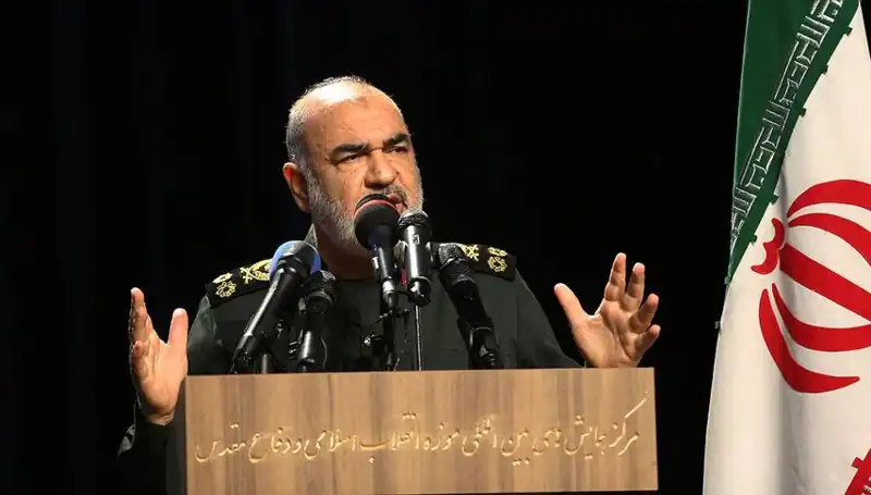 İran Devrim Muhafızları'ndan Trump'a Sert Yanıt: Yıkıcı Karşılık Geleniyor!