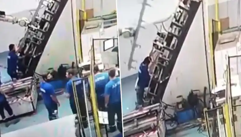 Fabrikada Görülen Feci Kazada Makine Sırtına Saplandı!