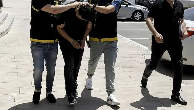 Mezarlıkta Şok Olay: Hırsız Suçüstü Yakalandı